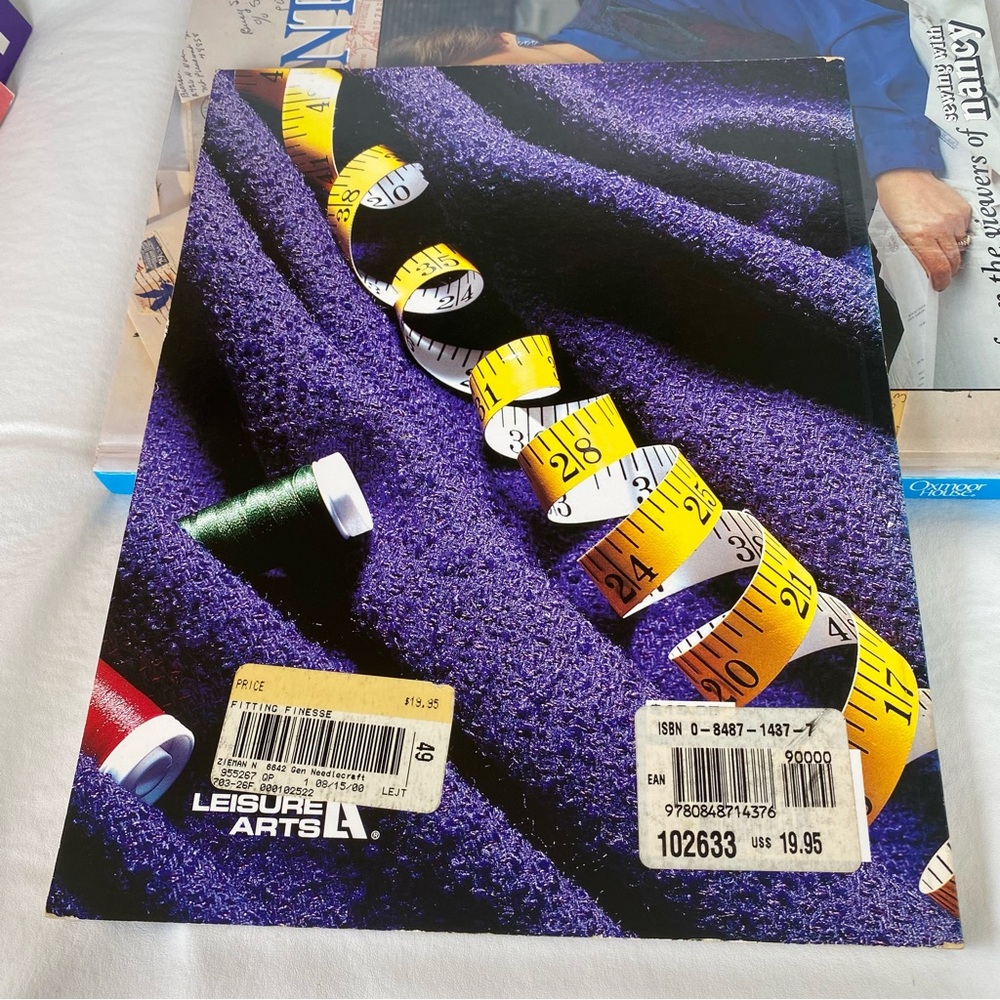 Bundle Lot 4 Sewing Books and 1 Crafting Sewing Magazine - Picture 8 of 10